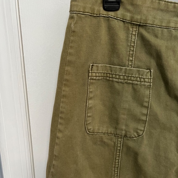 FOREVER 21 Women's Juniors green khaki distressed Button Down Mini Skirt Large - Picture 8 of 10